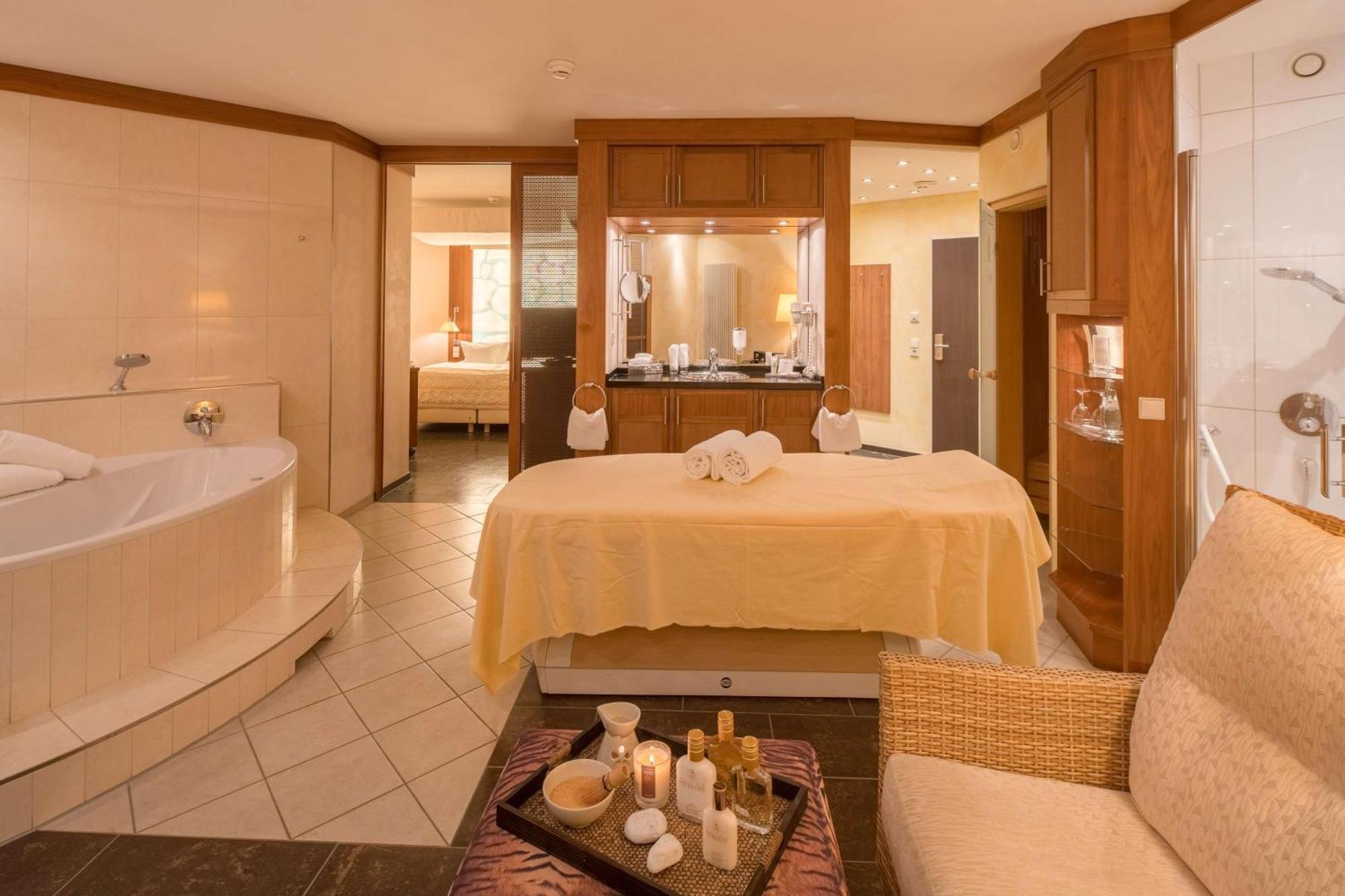 Best Western Premier Castanea Resort Hotel Adendorf Bagian luar foto